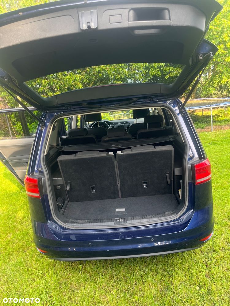Volkswagen Touran - 11