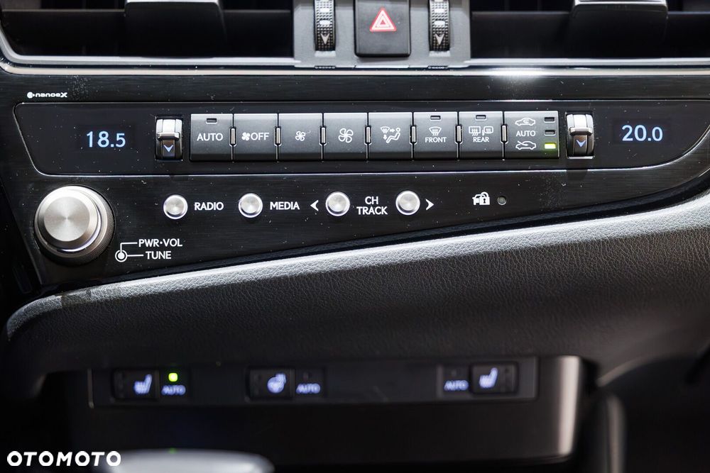 Lexus ES 300h Business Edition - 28