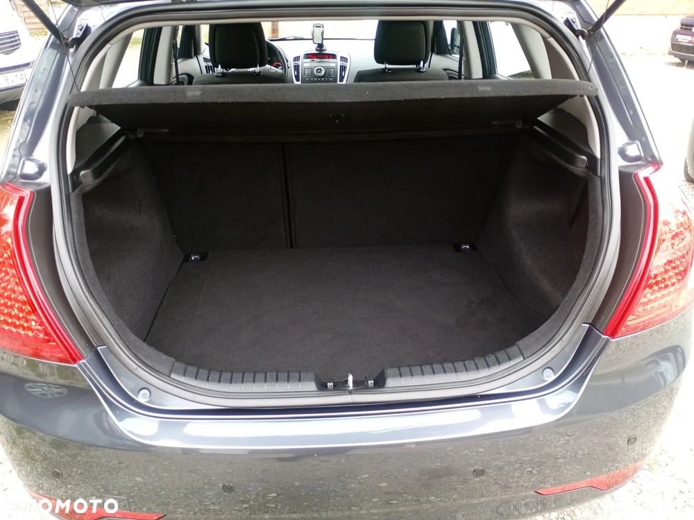 Kia Ceed - 32