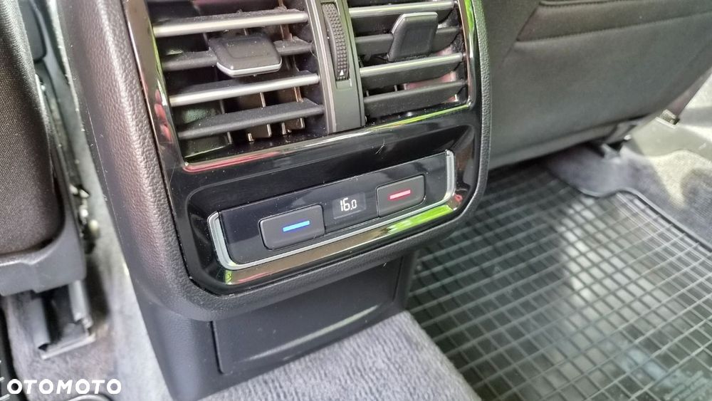 Volkswagen Passat - 19