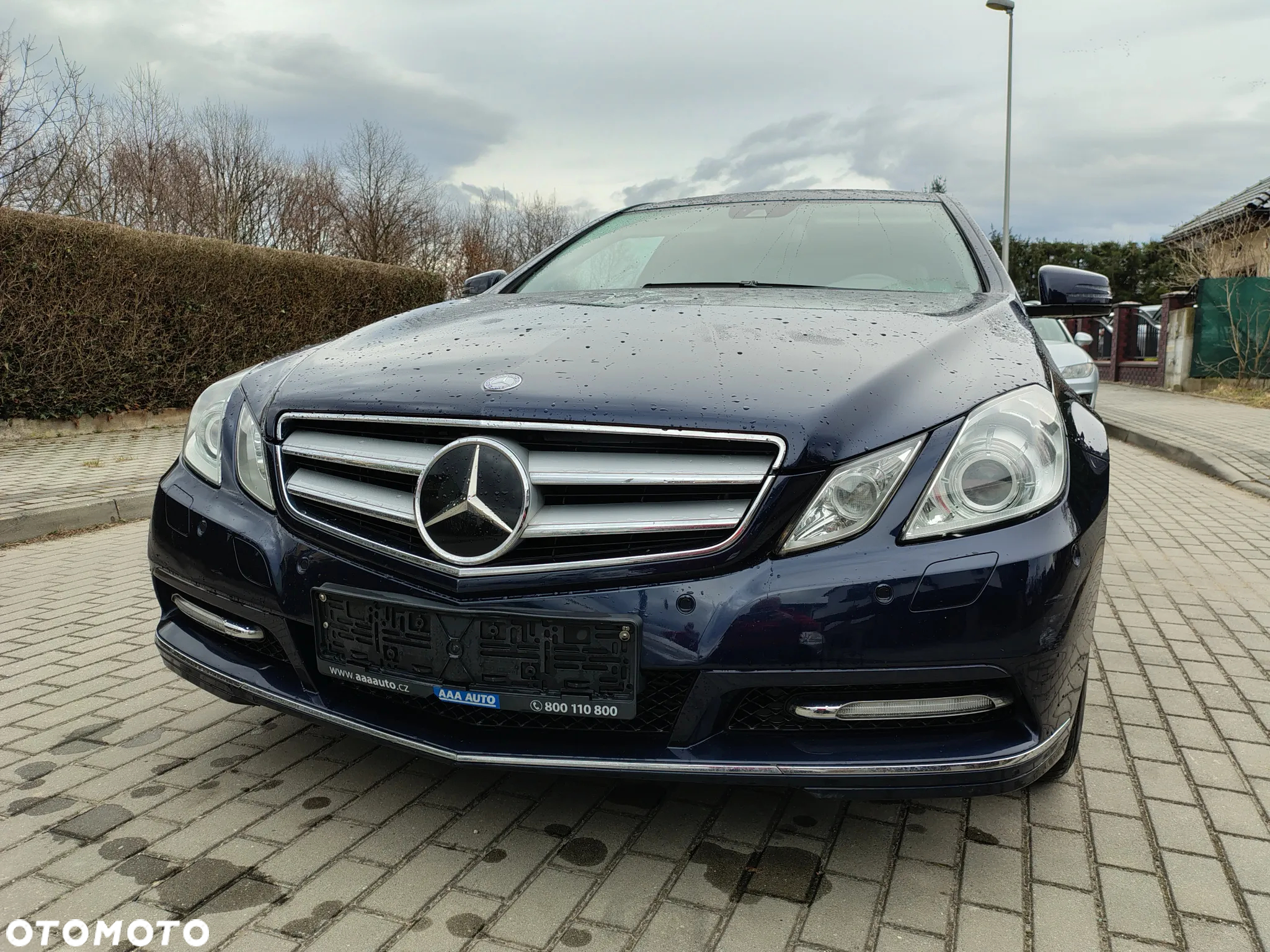Mercedes-Benz Klasa E 250 CGI Coupe BlueEFFICIENCY Automatik Avantgarde - 2