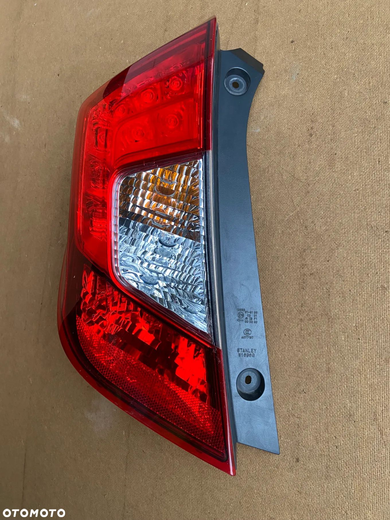 HONDA JAZZ IV 15- 20 lampa lewy tył, ładna, europa. - 1