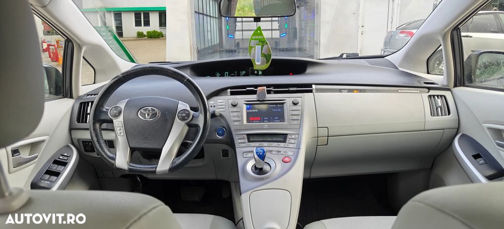 Toyota Prius - 4