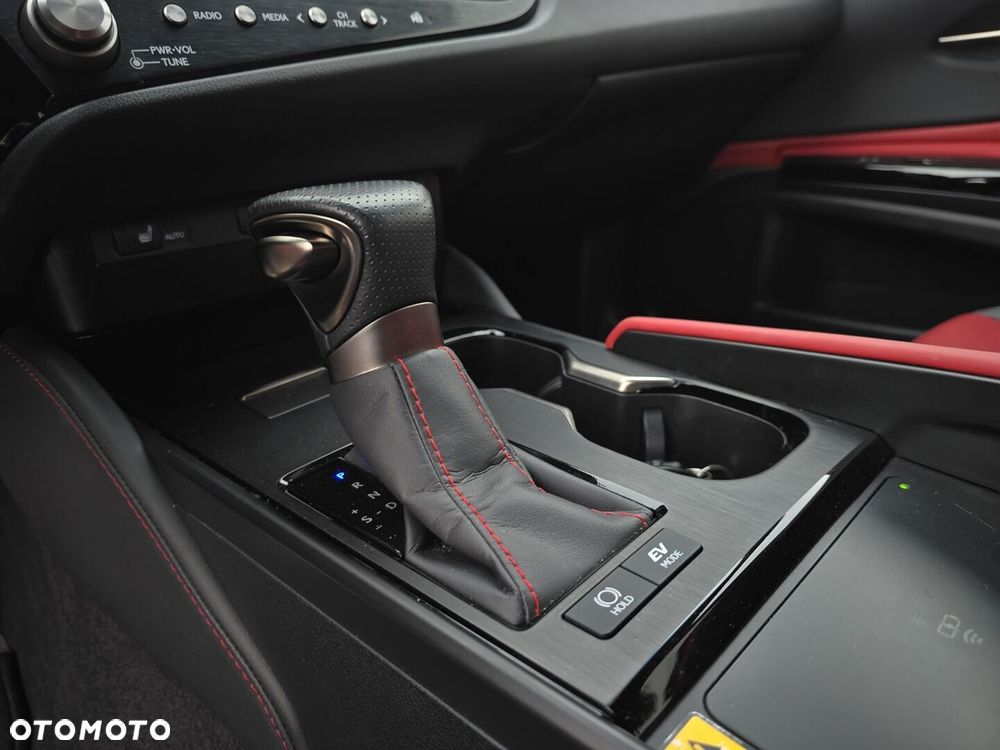 Lexus ES 300h F Sport Edition - 16