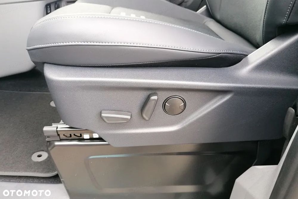 Ford Tourneo Custom - 14