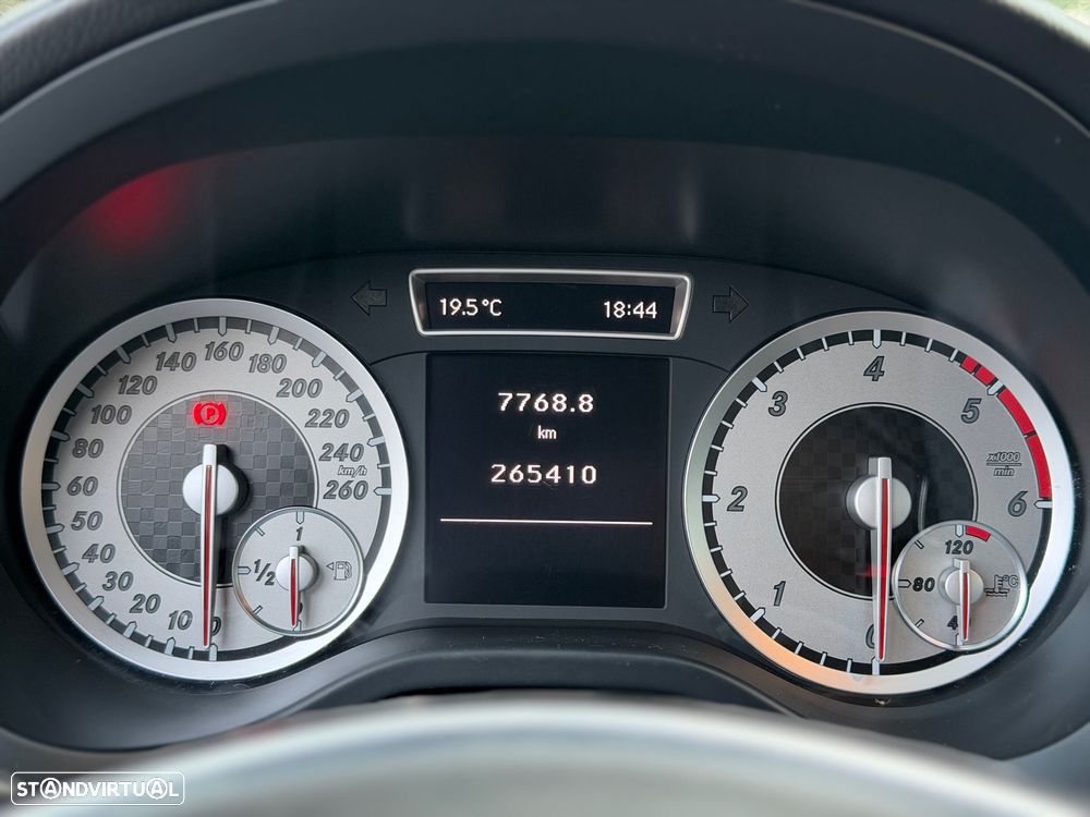 Mercedes-Benz A 180 CDI (BlueEFFICIENCY) Urban - 14