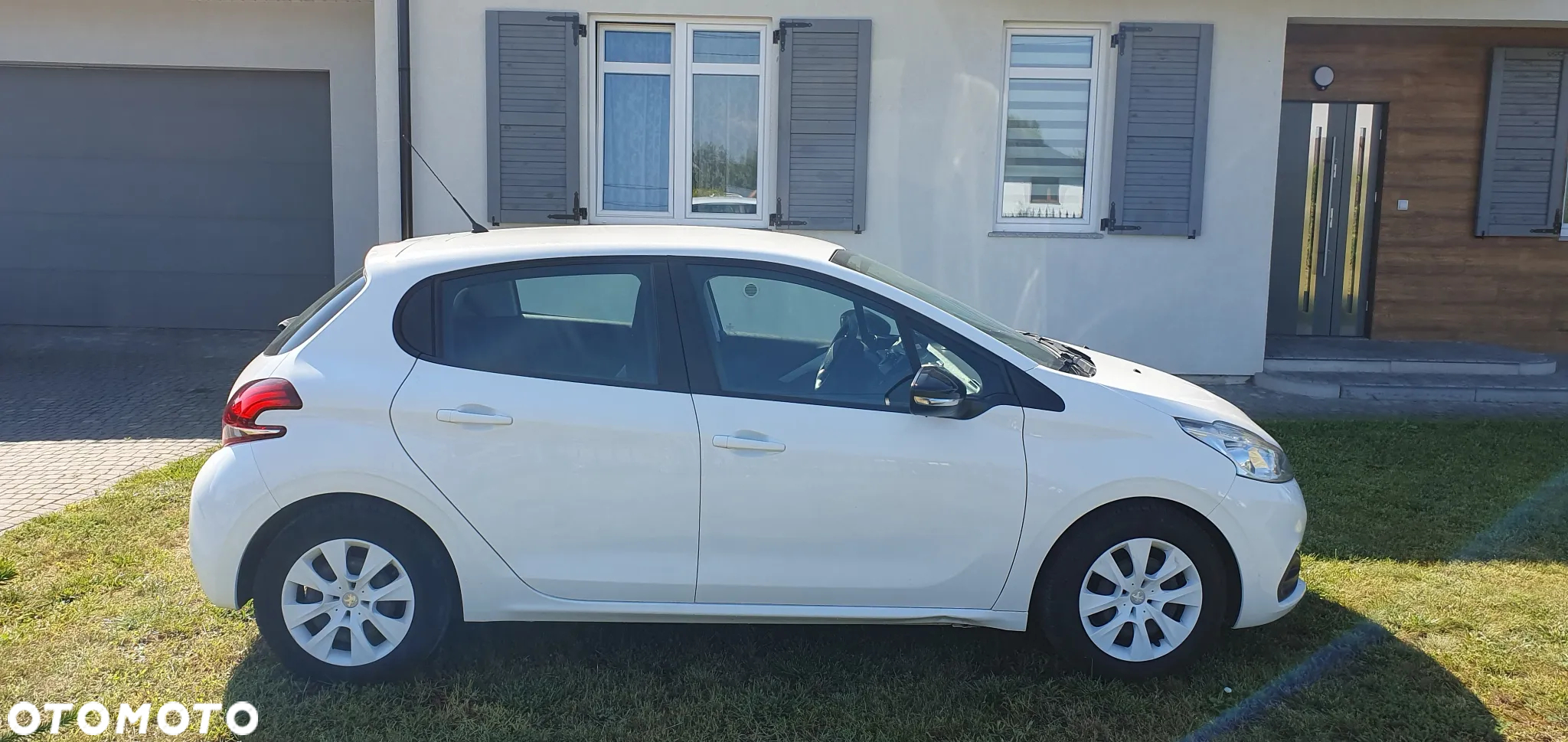 Peugeot 208 - 5