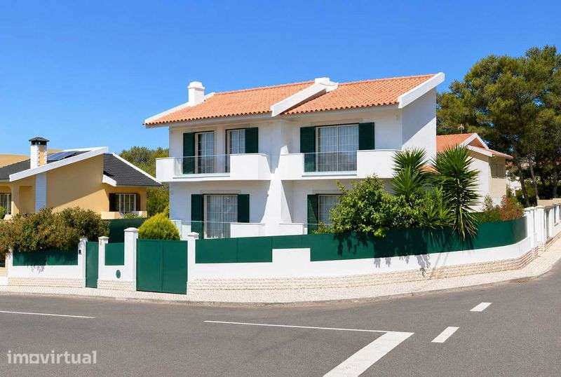 Moradia Isolada T4 com Piscina e Jardim em Estoril, Cascais - Grande imagem: 3/12