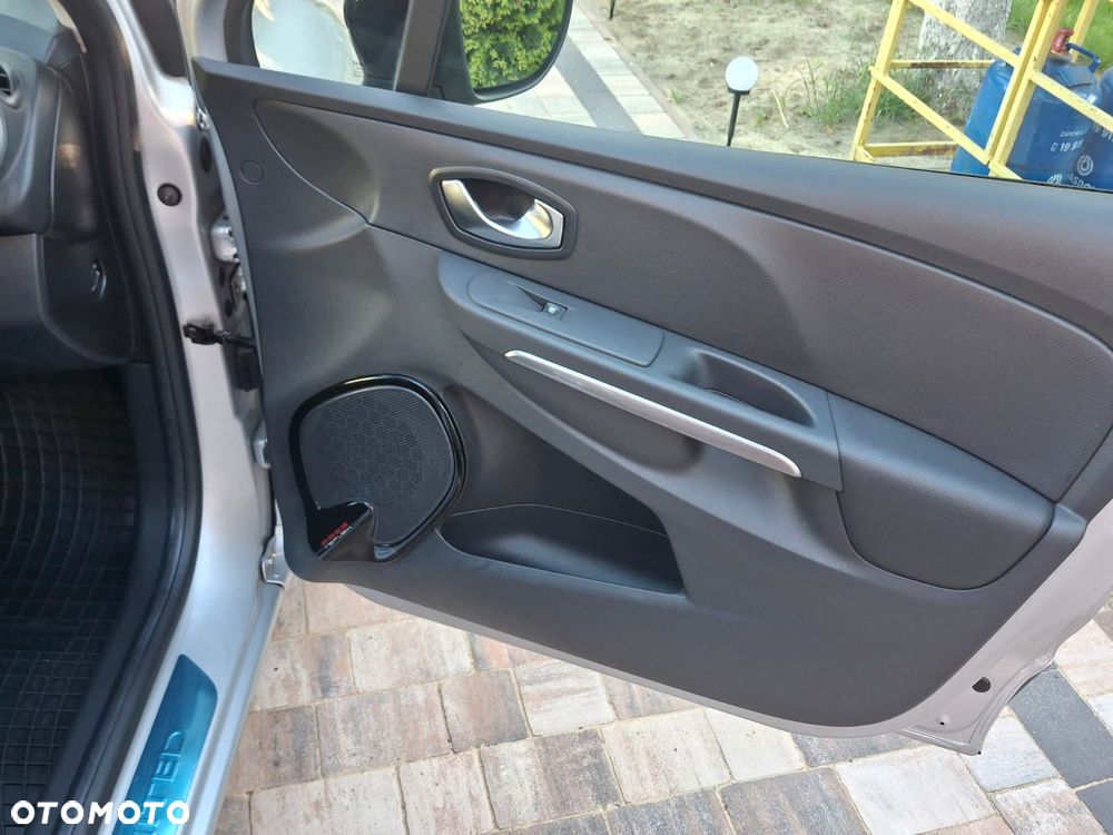 Renault Clio 1.2 16V 75 Limited - 27