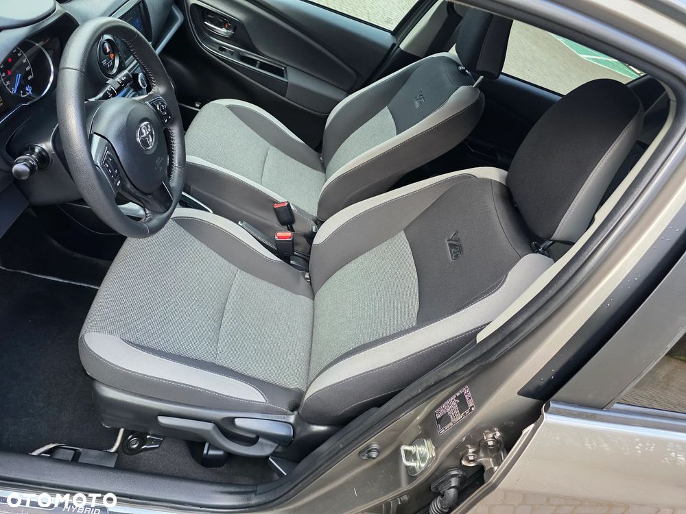 Toyota Yaris Hybrid 100 Premium - 13