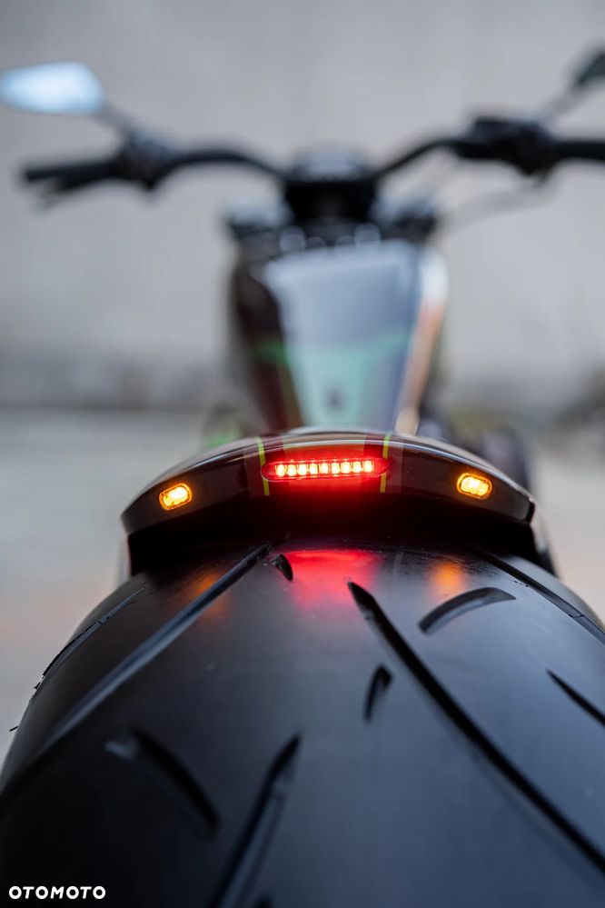 Harley-Davidson Softail Breakout - 30