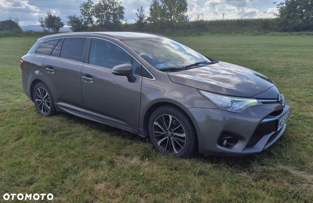 Toyota Avensis 2.0 D-4D Premium - 3