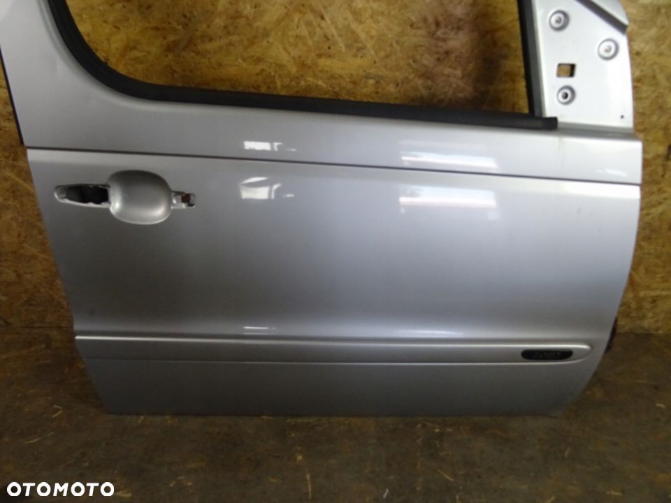 DRZWI PRAWY PRZÓD MERCEDES VANEO LAK:9744 NR467 - 2
