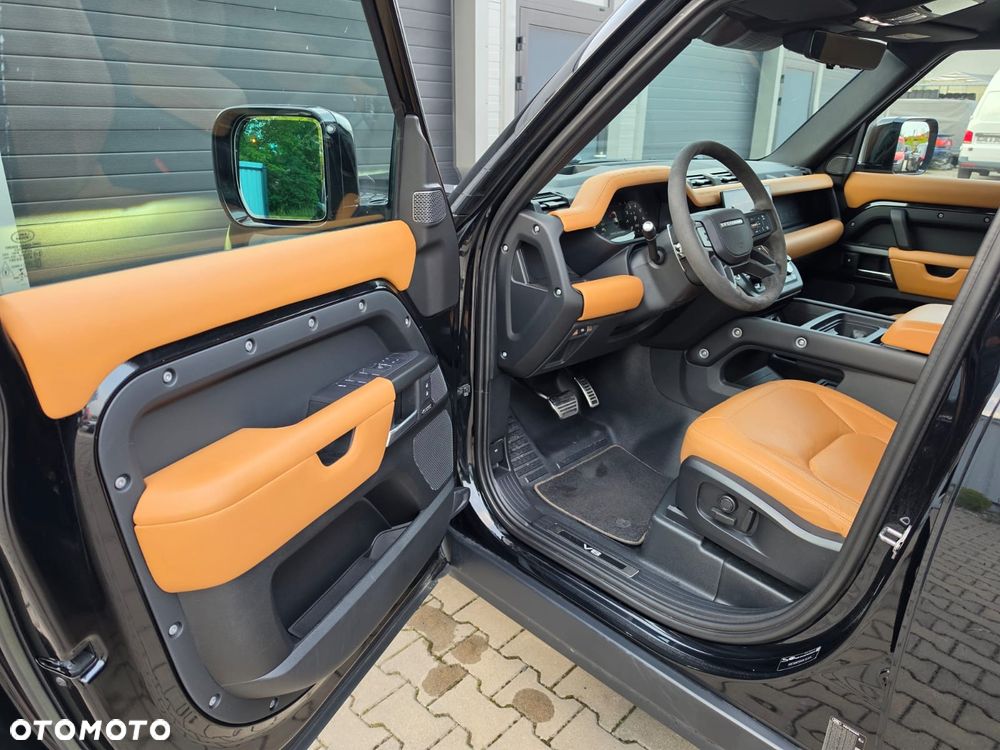 Land Rover Defender - 21