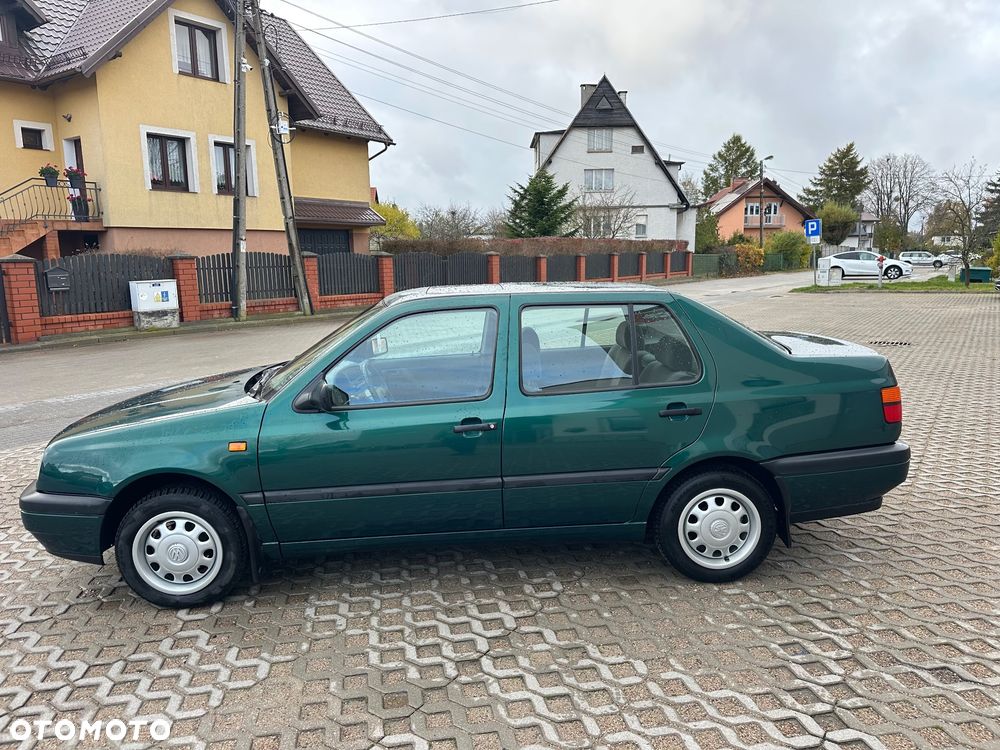 Volkswagen Vento 1.8 GL - 1