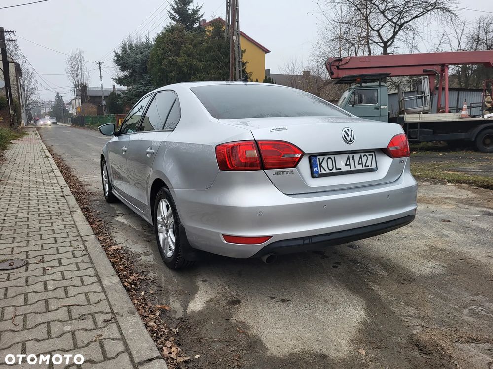 Volkswagen Jetta 1.6 TDI Blue Motion Technology Comfortline - 4