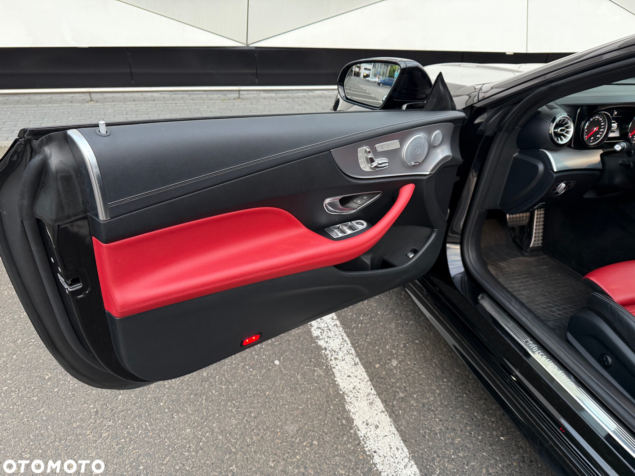 Mercedes-Benz Klasa E 200 Coupe 4-Matic 9G-TRONIC - 33