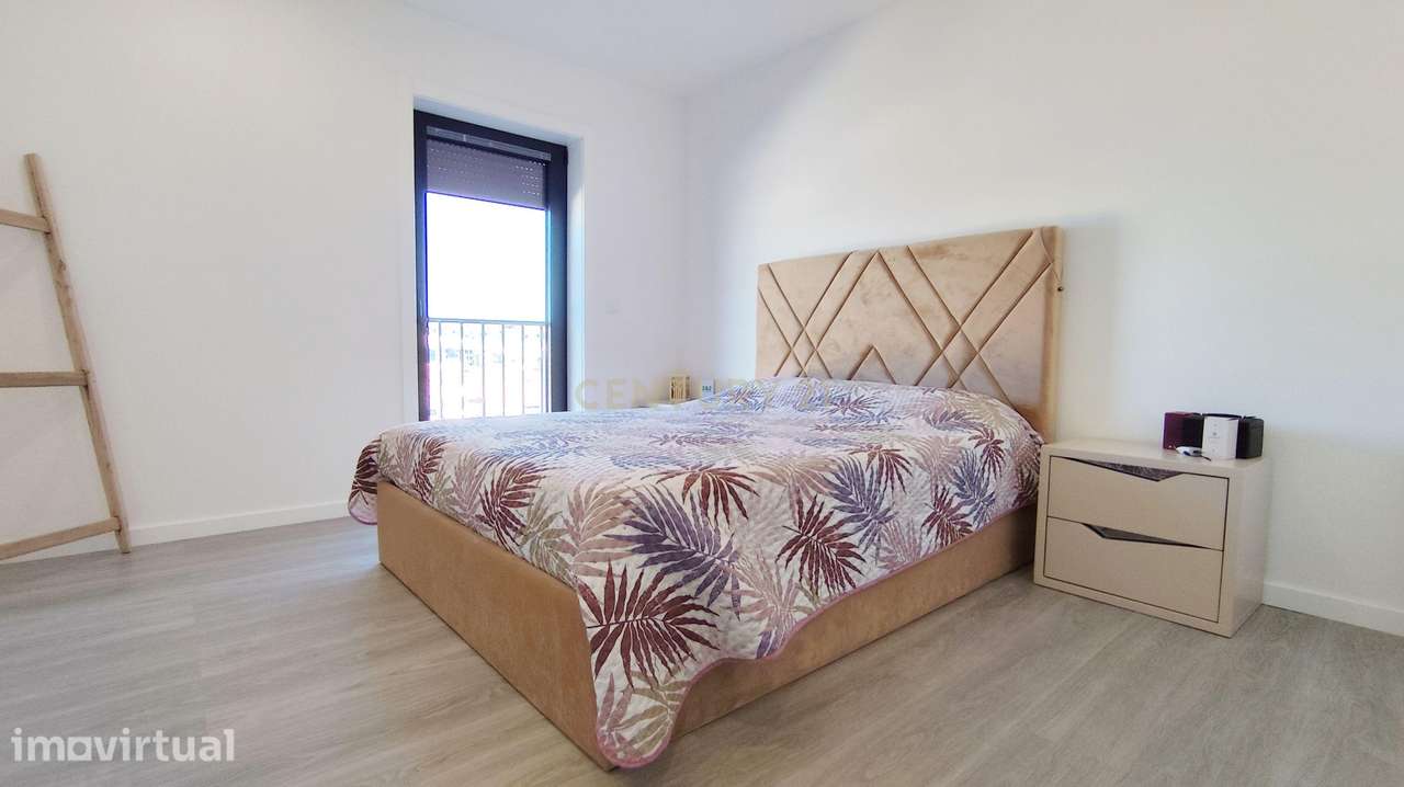 Apartamento T2 com Varanda, Garagem e Excelente Exposição Solar - Grande imagem: 5/15