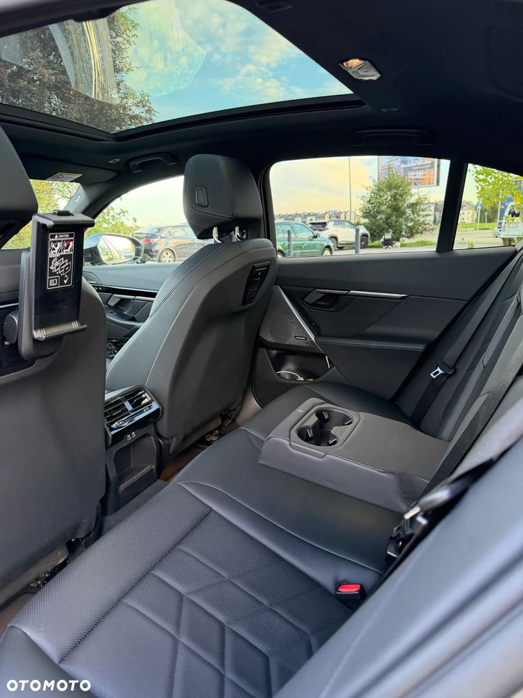 BMW Seria 5 520d xDrive mHEV M Sport - 22