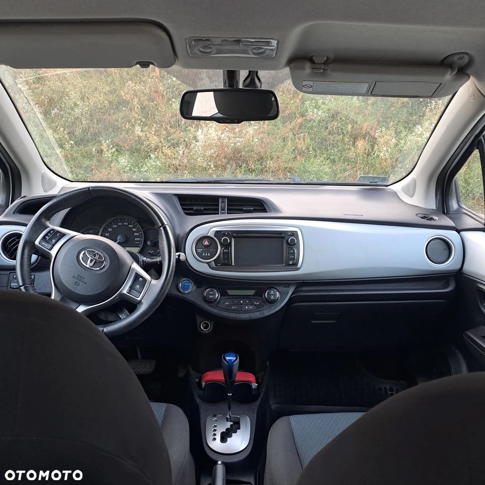 Toyota Yaris Hybrid 100 Dynamic - 6
