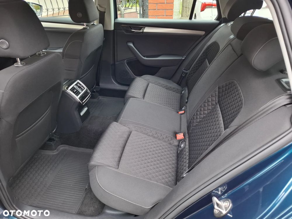 Skoda Superb 2.0 TDI SCR Ambition DSG - 35