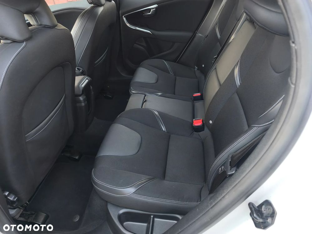 Volvo V40 D2 Momentum - 13
