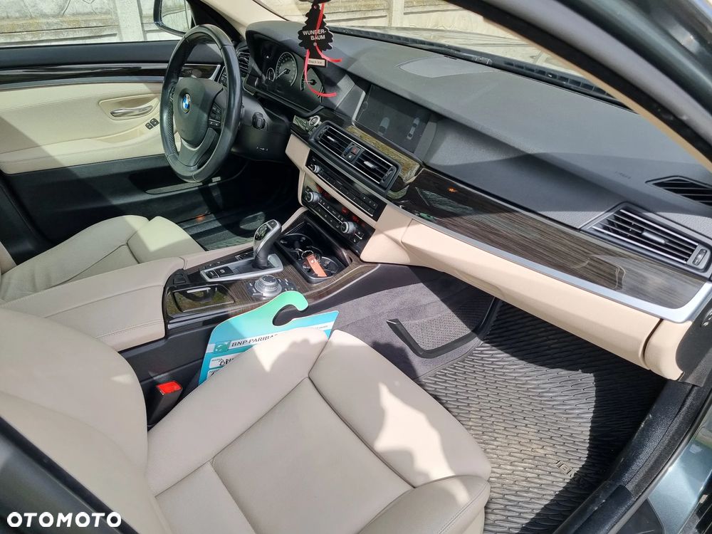BMW Seria 5 528i Sport-Aut Luxury Line - 21