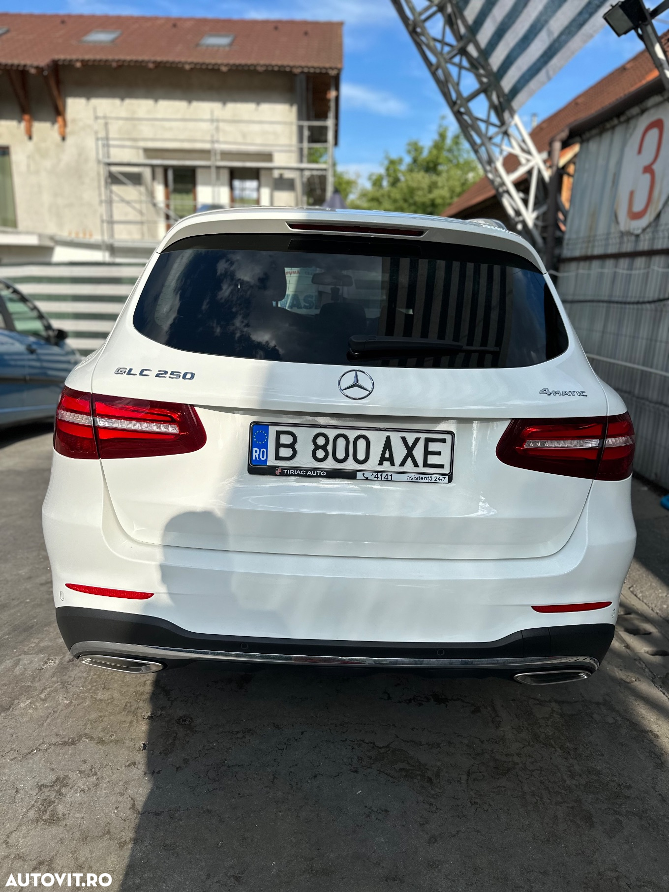 Mercedes-Benz GLC 250 4Matic 9G-TRONIC AMG Line - 3