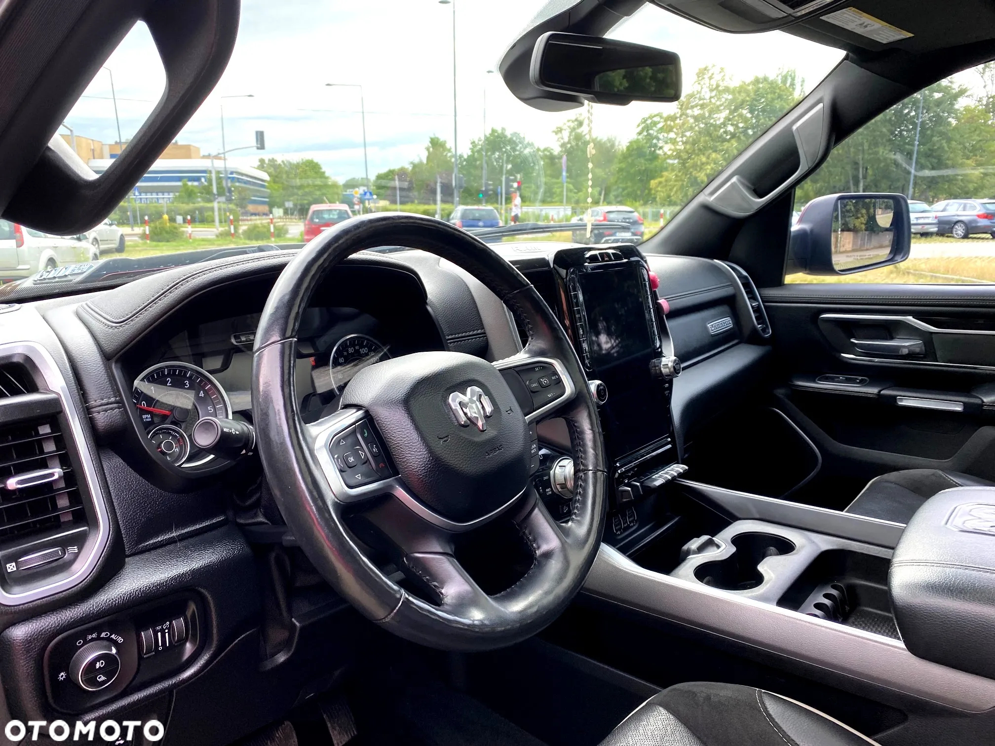 RAM 1500 Crew Cab Laramie - 10