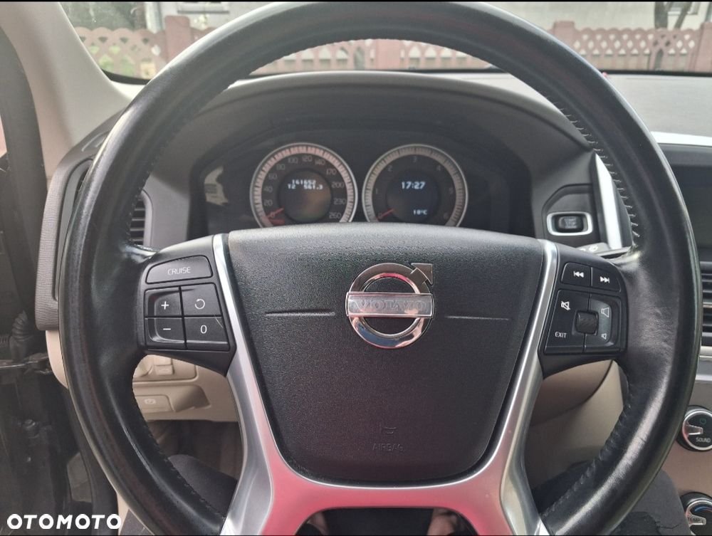 Volvo XC 60 2.4D AWD Momentum - 12