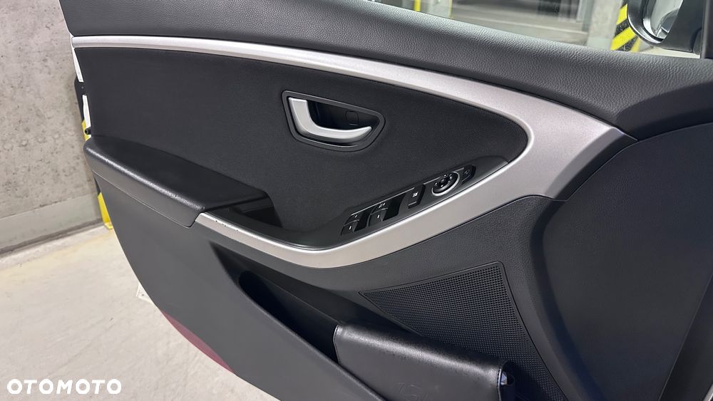 Hyundai i30 blue 1.6 CRDi YES Gold - 14