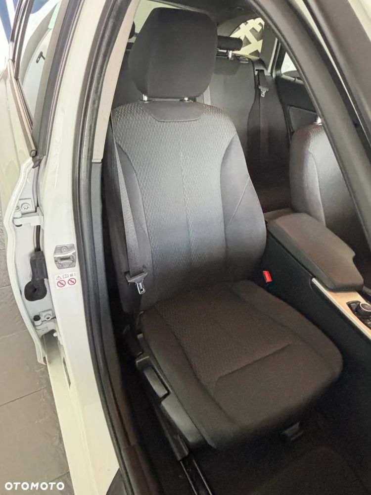 BMW Seria 3 318i - 23