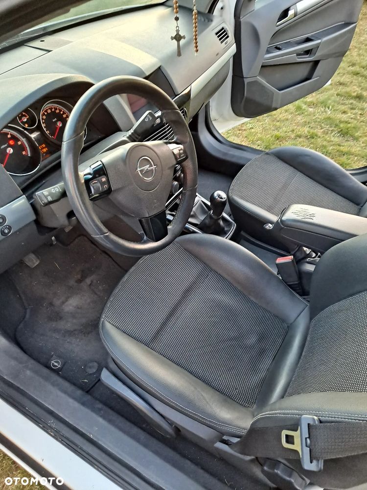 Opel Astra 1.9 CDTI DPF Cosmo - 11