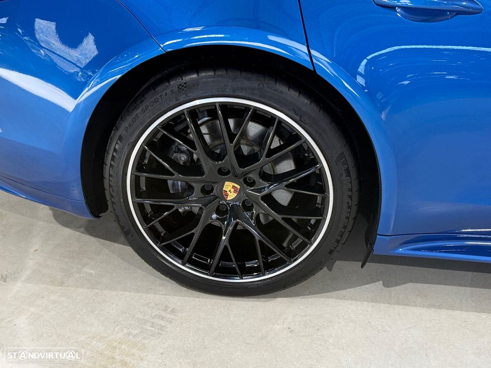 Porsche Panamera 4 E-Hybrid - 12