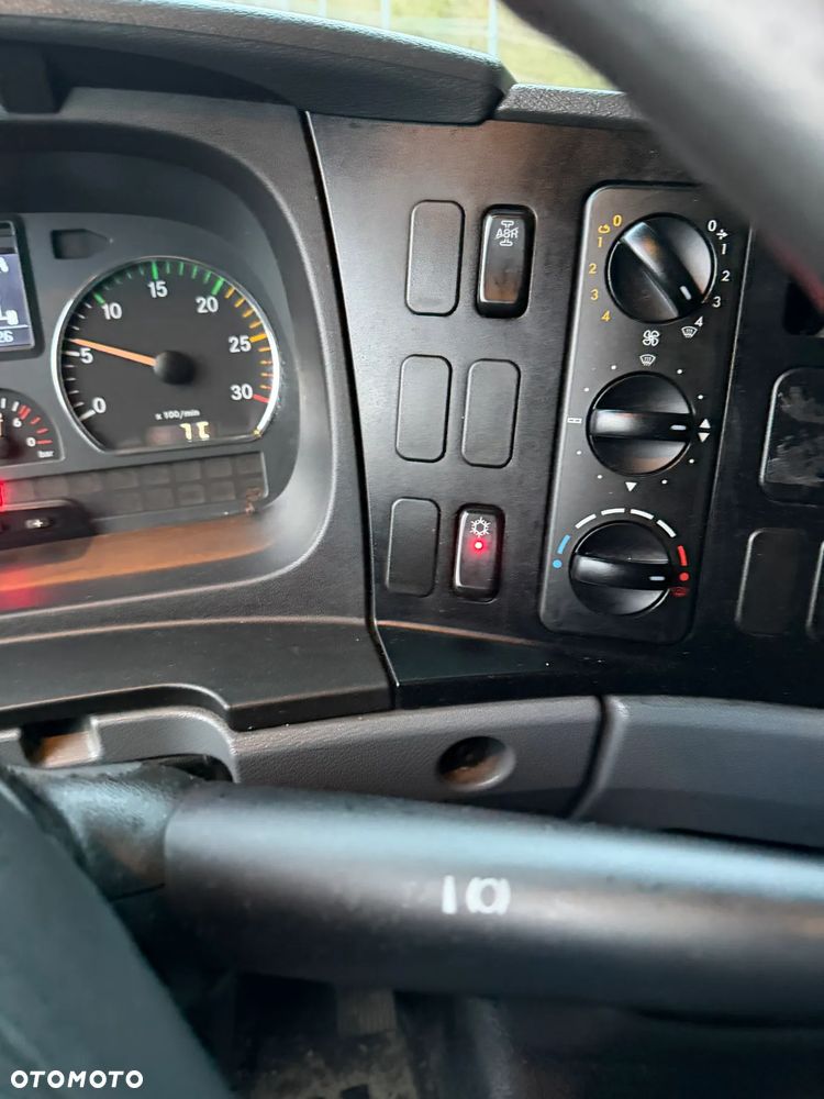 Mercedes-Benz ATEGO - 12