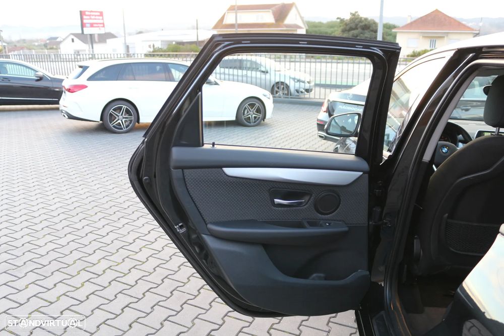 BMW 218 Active Tourer d Aut. - 35