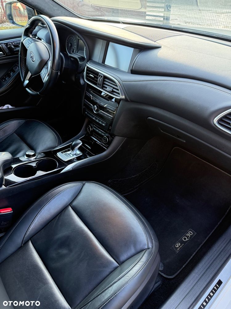 Infiniti Q30 2.2d Premium Tech AWD 7DCT - 16