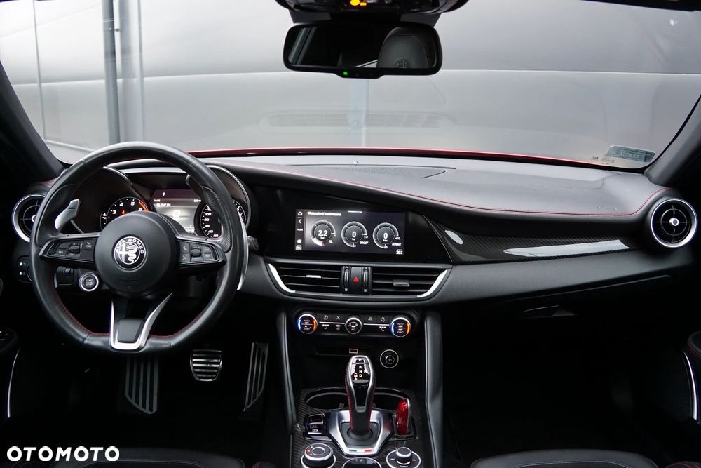 Alfa Romeo Giulia 2.0 Turbo 16V AT8-Q4 Veloce Ti - 36