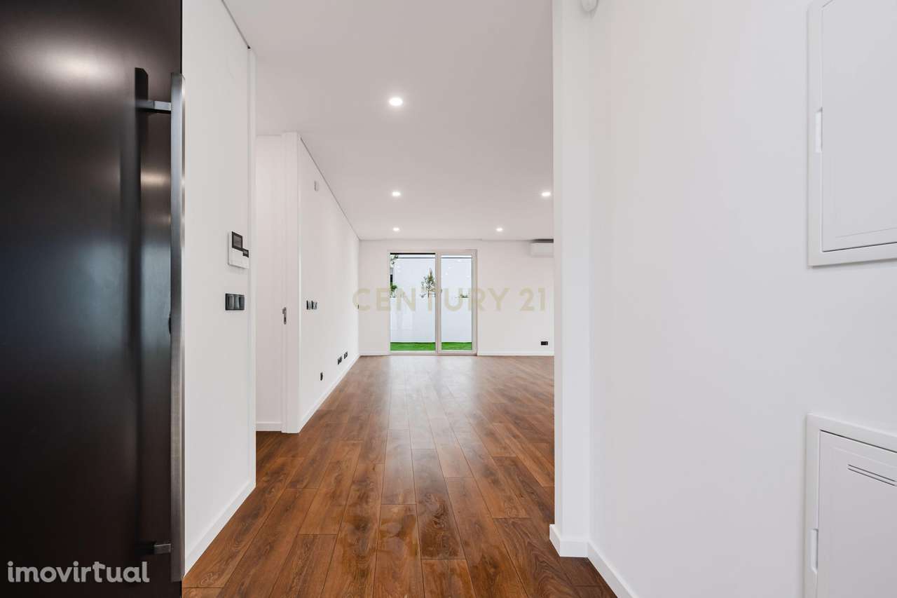 Moradia T3 Nova com Piscina em Palmela - Urbanização calma junto à A33 - Grande imagem: 2/31