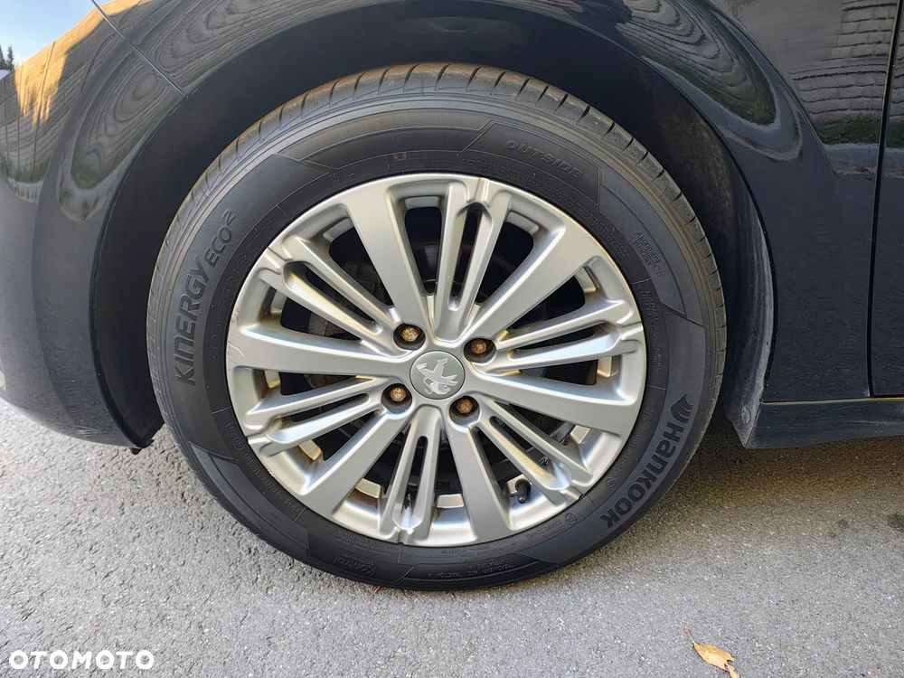 Peugeot 208 1.2 PureTech Style - 10