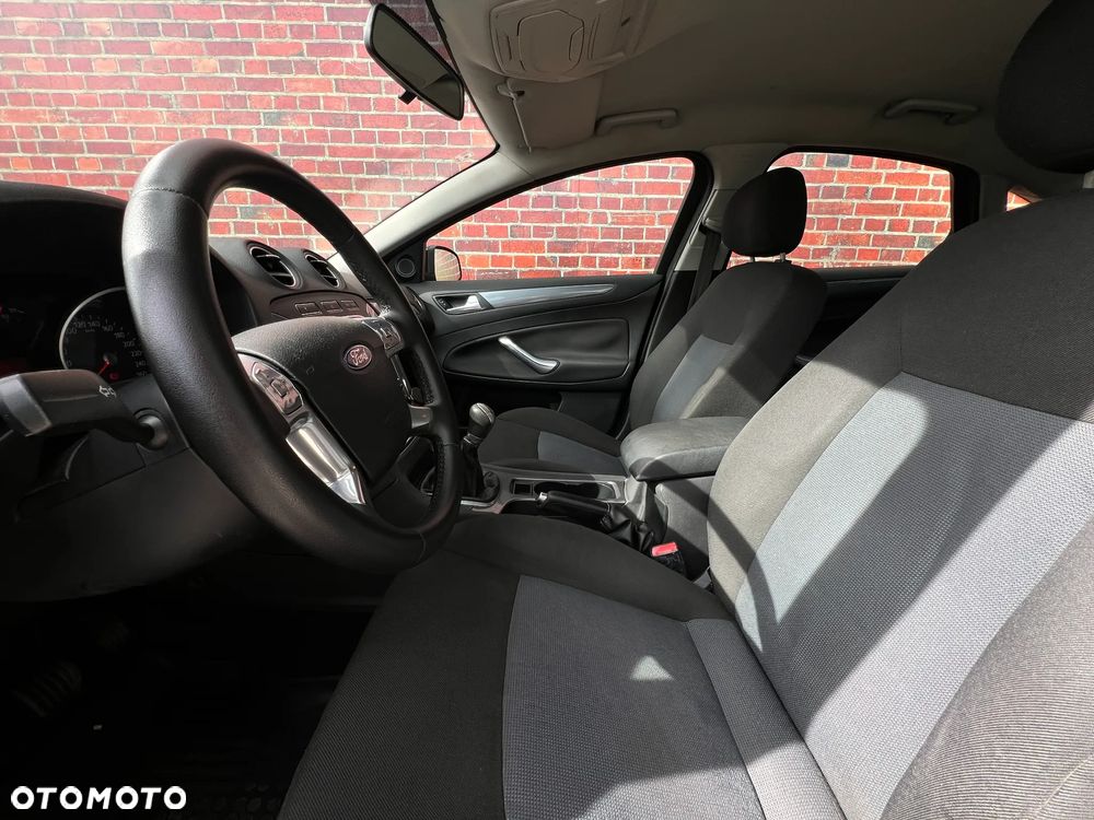 Ford Mondeo - 12