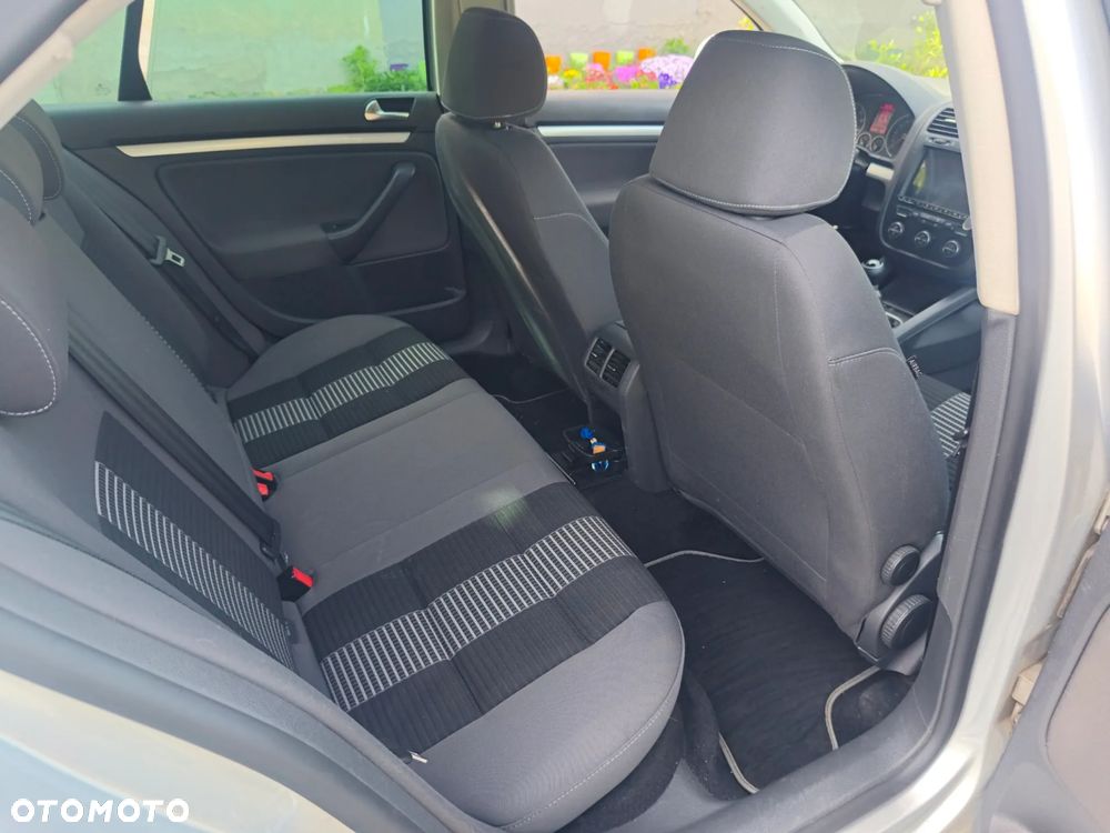 Volkswagen Jetta 1.6 United - 11