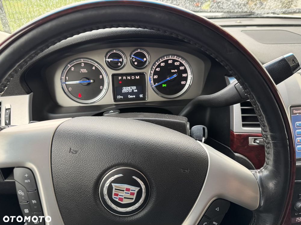 Cadillac Escalade - 9