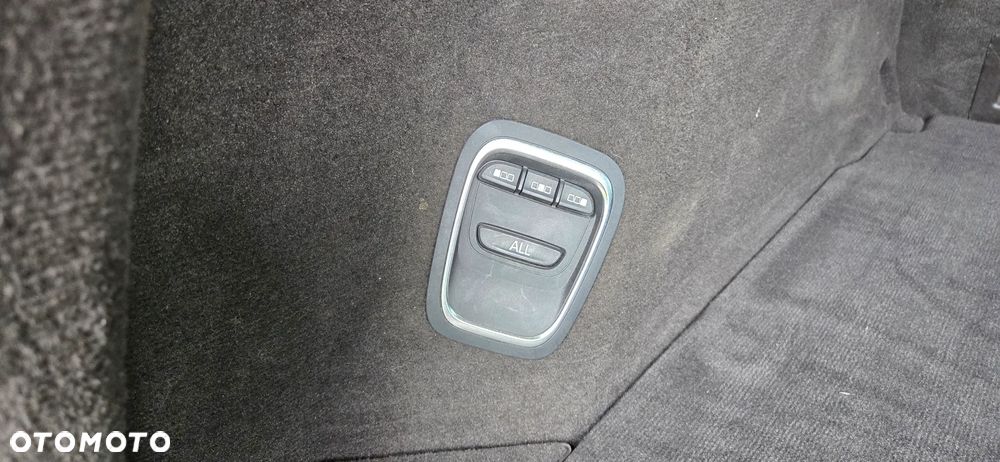 Renault Espace 1.6 dCi Energy Initiale Paris EDC - 25