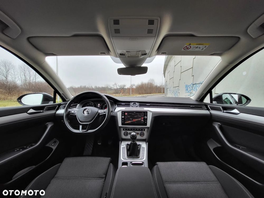 Volkswagen Passat - 22
