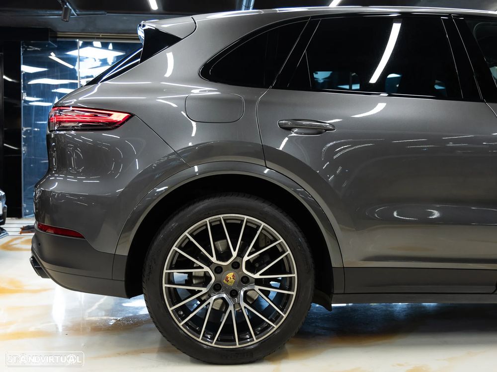 Porsche Cayenne Platinum Edition - 33
