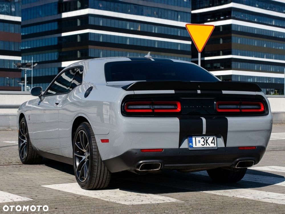Dodge Challenger - 9