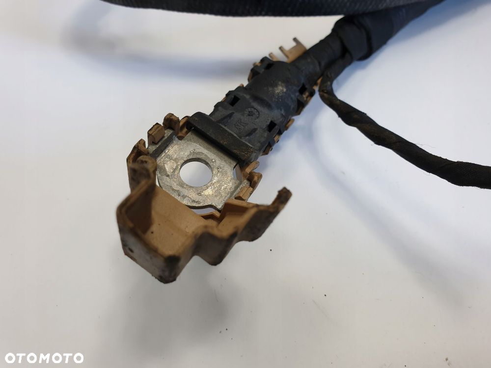 Mercedes W205 3.0 V6 WIĄZKA INSTALACJA AKUMULATORA - 2