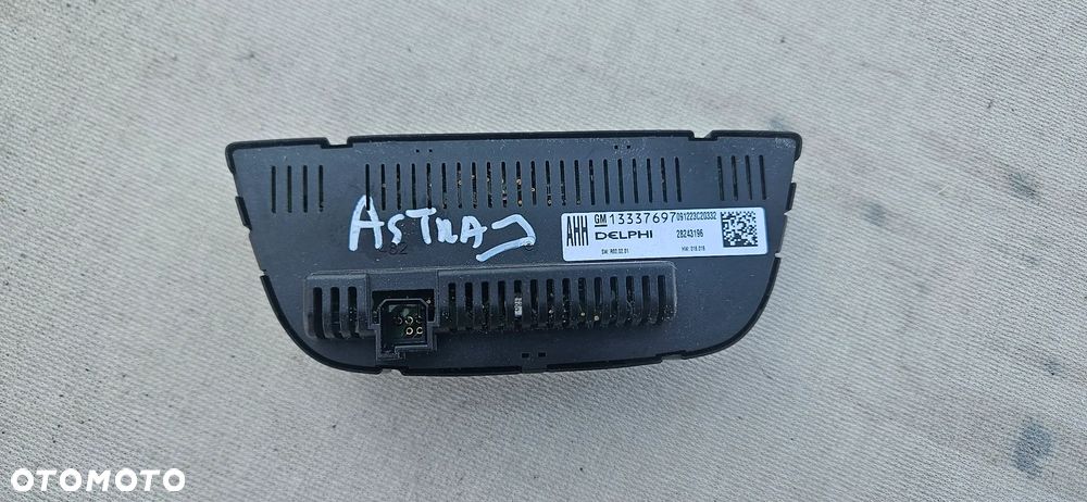 Panel klimatyzacji nawiewu Opel Astra J 2010r 13337697 - 2