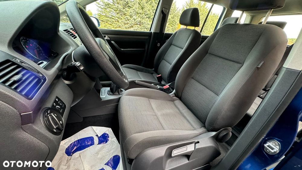 Volkswagen Touran - 23